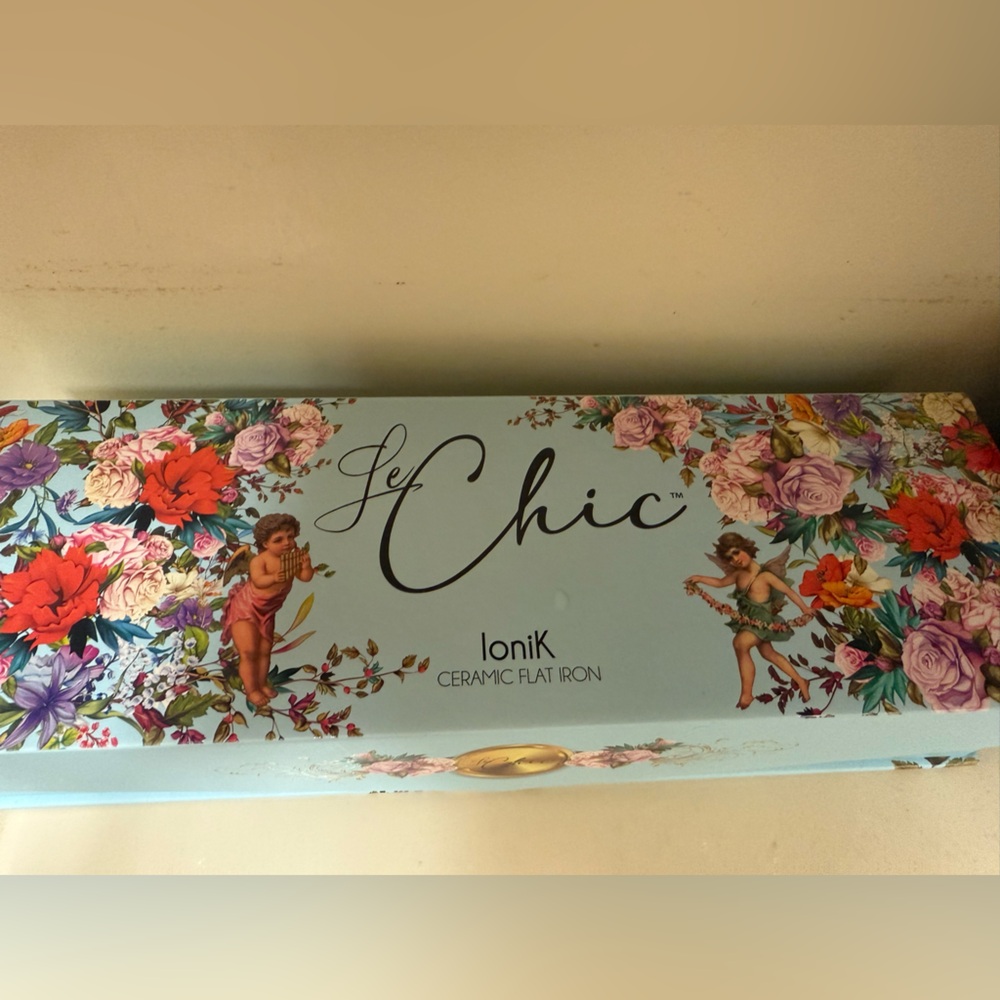 Le Chic Ionik ceramic hair straightener